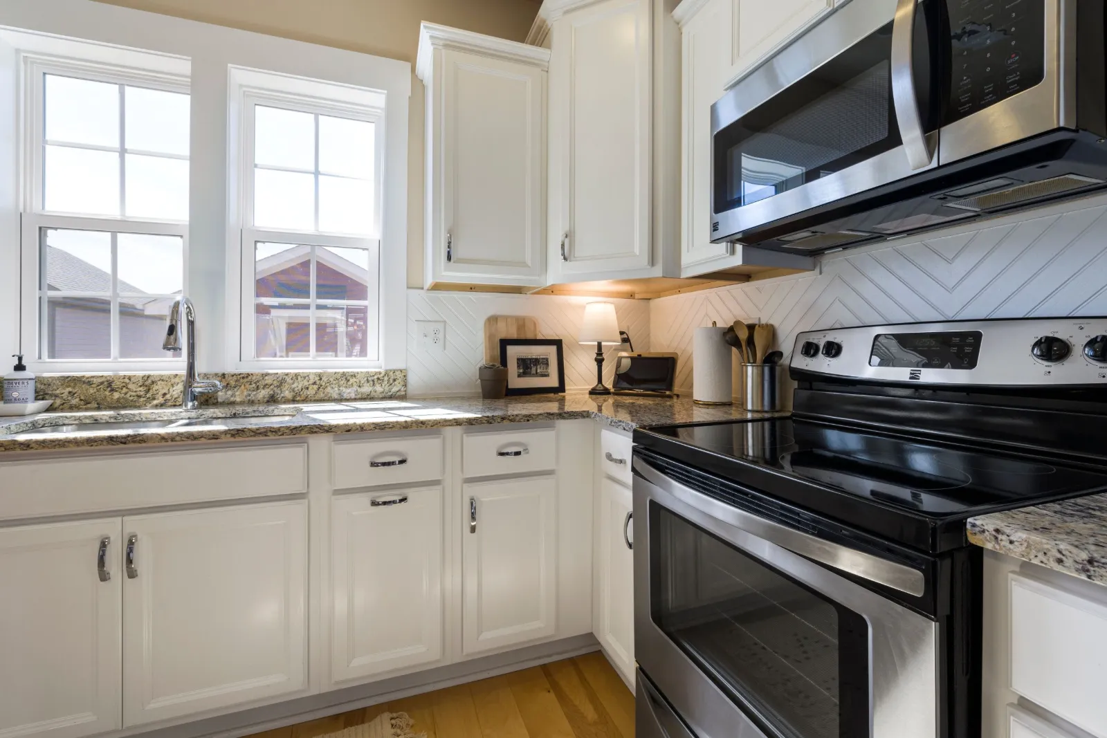 Appliance repair Dumfries & Triangle, VA: kitchen with an over-the-range microwave above an electric range